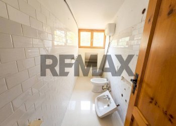 Bagno - Commercial Premises Via A. Gramsci
 
31z, Serra San Quirico - photo 13