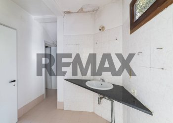 Bagno - Commercial Premises Via A. Gramsci
 
31z, Serra San Quirico - photo 17