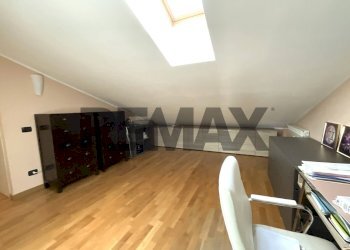 Piano superiore - Two-room apartment Via Carnia
 
5/B, Lainate - photo 11