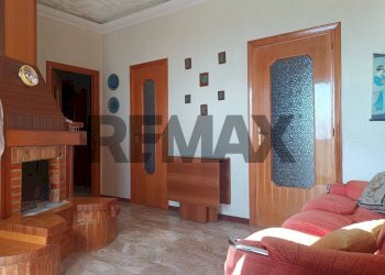 Soggiorno - Bilocale Via della Repubblica
56, Monte Sant'Angelo - foto 2