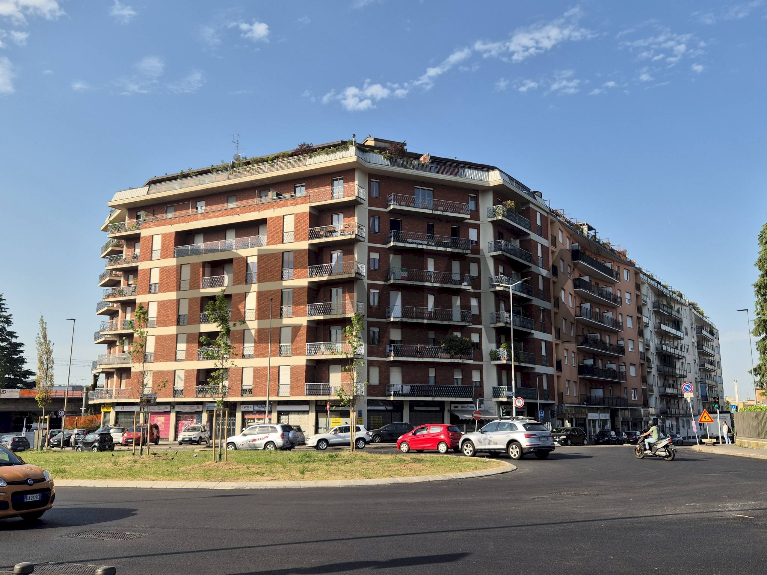 Edificio all\'aperto - Negozio Largo Tironi
 
4, Bergamo - foto 1