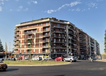 Edificio all\'aperto - Negozio Largo Tironi
4, Bergamo - foto 1