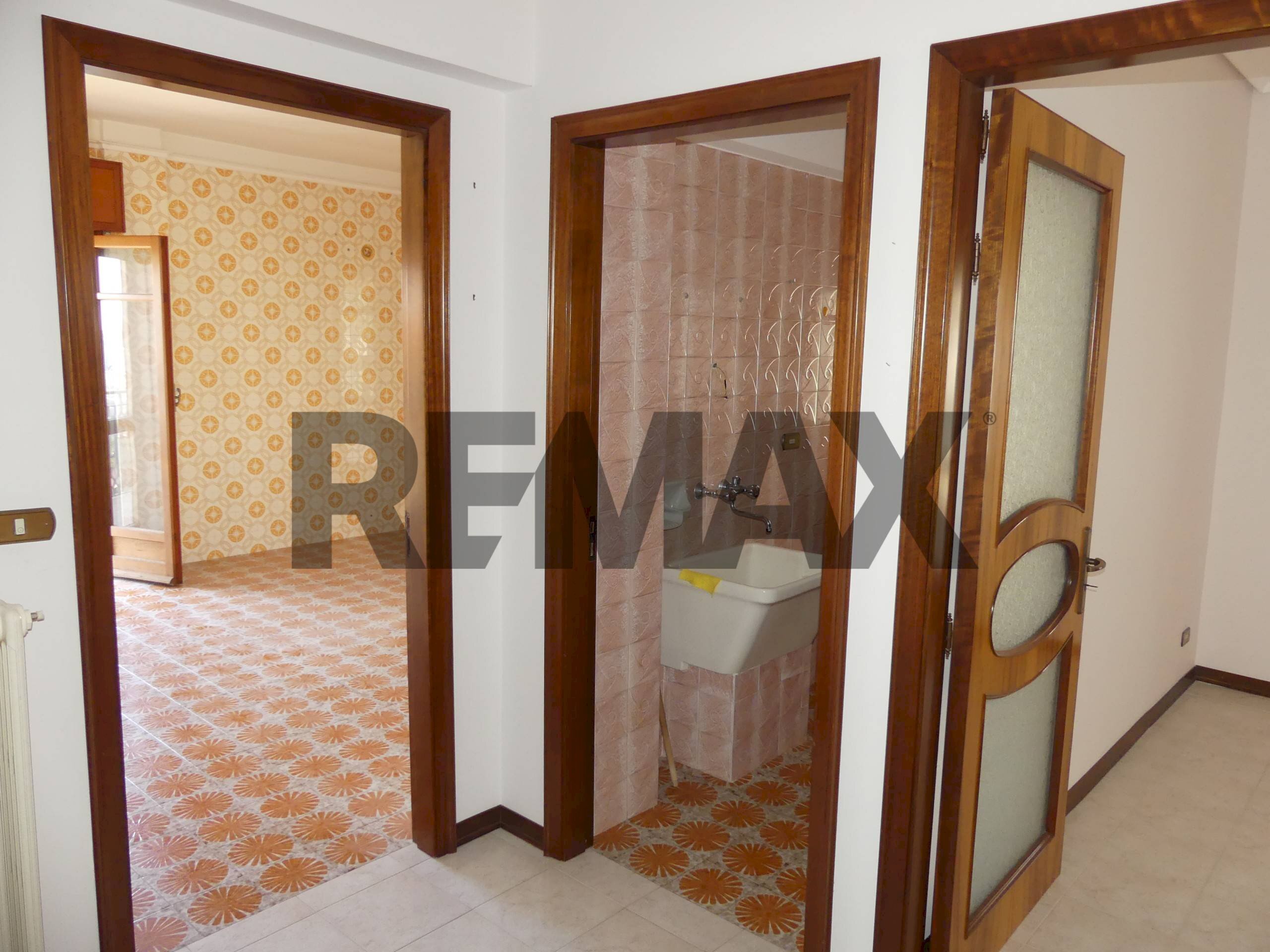 Hall / corridoio - Four-room apartment VIA ALCIDE DE GASPERI
3, Ragusa - photo 2