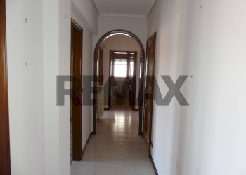 Hall / corridoio - Four-room apartment VIA ALCIDE DE GASPERI
 
3, Ragusa - photo 19
