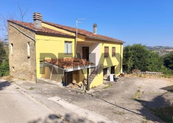 Casa all\'aperto - Casa indipendente C.da San Leonardo
 
29, Bucchianico - foto 2