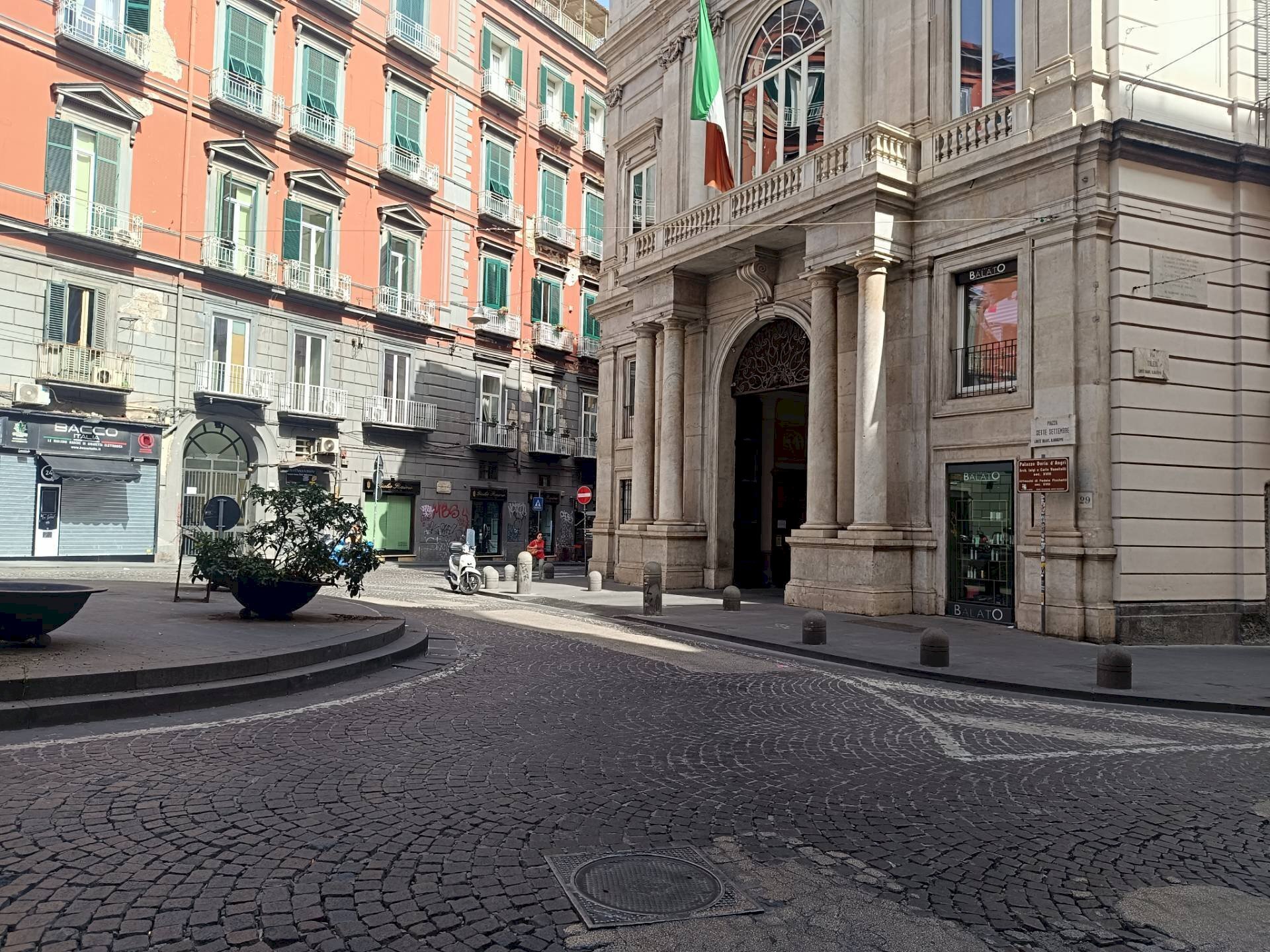 Foto 2 - Negozio Via Sant Anna dei Lombardi
60, Napoli - foto 2
