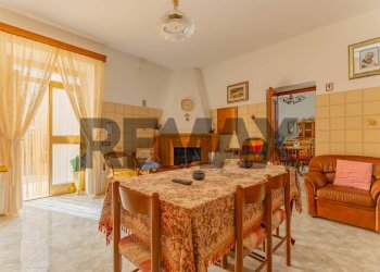 Sala da pranzo - Villa Contrada Laire
 
2, Alberobello - foto 18