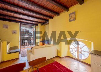 Sala da pranzo - Bilocale Via Traversa di Via Sempione
 
10, Lesa - foto 6