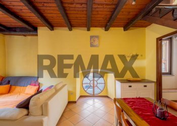 Sala da pranzo - Bilocale Via Traversa di Via Sempione
 
10, Lesa - foto 7