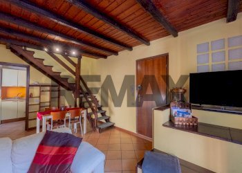 Sala da pranzo - Bilocale Via Traversa di Via Sempione
 
10, Lesa - foto 10