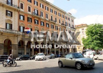 Edificio all\'aperto - Commercial Premises Via Petrarca
10, Roma - photo 1