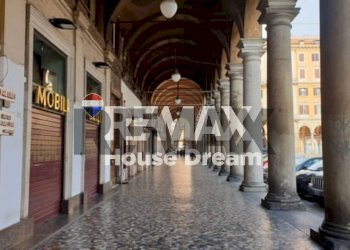 Edificio all\'aperto - Commercial Premises Via Petrarca
10, Roma - photo 2