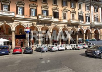 Edificio all\'aperto - Commercial Premises Via Petrarca
10, Roma - photo 3