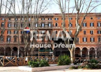 Edificio all\'aperto - Commercial Premises Via Petrarca
10, Roma - photo 4