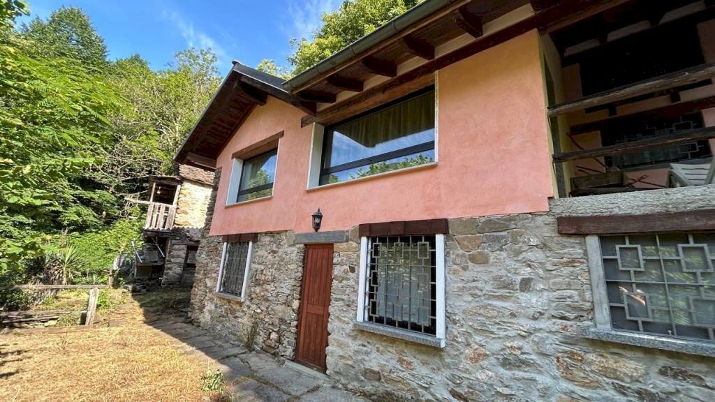 Facciata - Casa indipendente via Brandibella, 2, Valle Cannobina - foto 3
