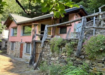 Facciata - Casa indipendente via Brandibella, 2, Valle Cannobina - foto 2