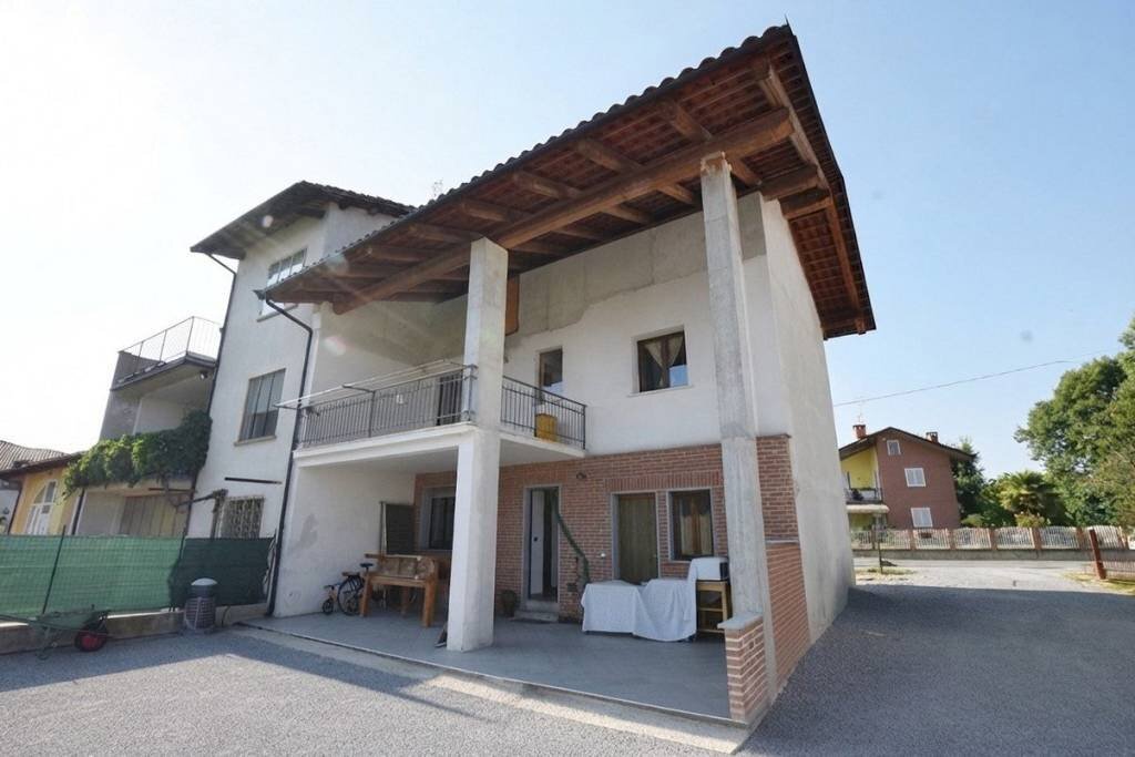 Facciata - Casa indipendente strada Rifreddo, Mondovì - foto 1