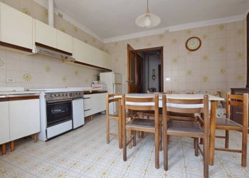 Cucina - Casa indipendente via Giuseppe Bessone, 14, Villanova Mondovì - foto 13