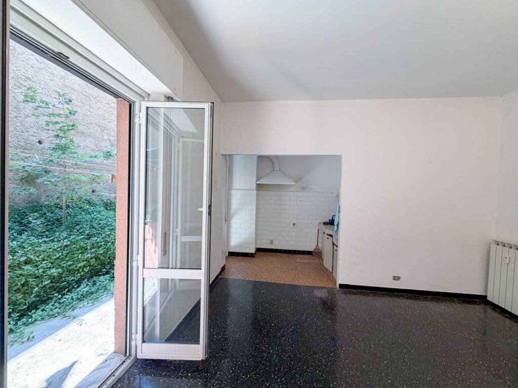 Soggiorno - Three-room apartment via Federico Donaver, Genova (neighborhood Marassi) - photo 2