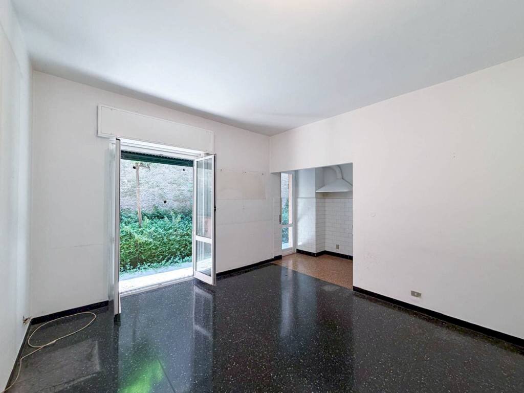 Soggiorno - Three-room apartment via Federico Donaver, Genova (neighborhood Marassi) - photo 3