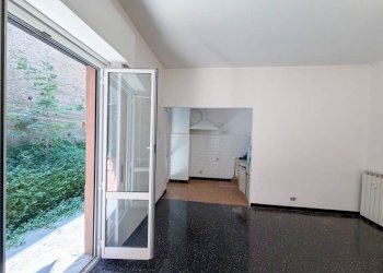 Soggiorno - Three-room apartment via Federico Donaver, Genova (neighborhood Marassi) - photo 2