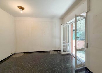 Soggiorno - Trilocale via Federico Donaver, Genova (zona Marassi) - foto 5