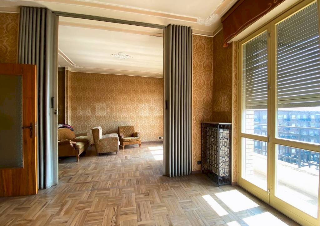Salone - Appartamento corso Nizza, 72, Cuneo (zona Donatello) - foto 2