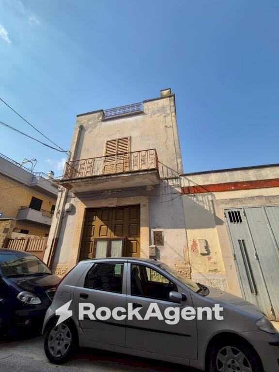 Facciata - Casa indipendente via Casina di Dentro, 3, Bitonto - foto 3