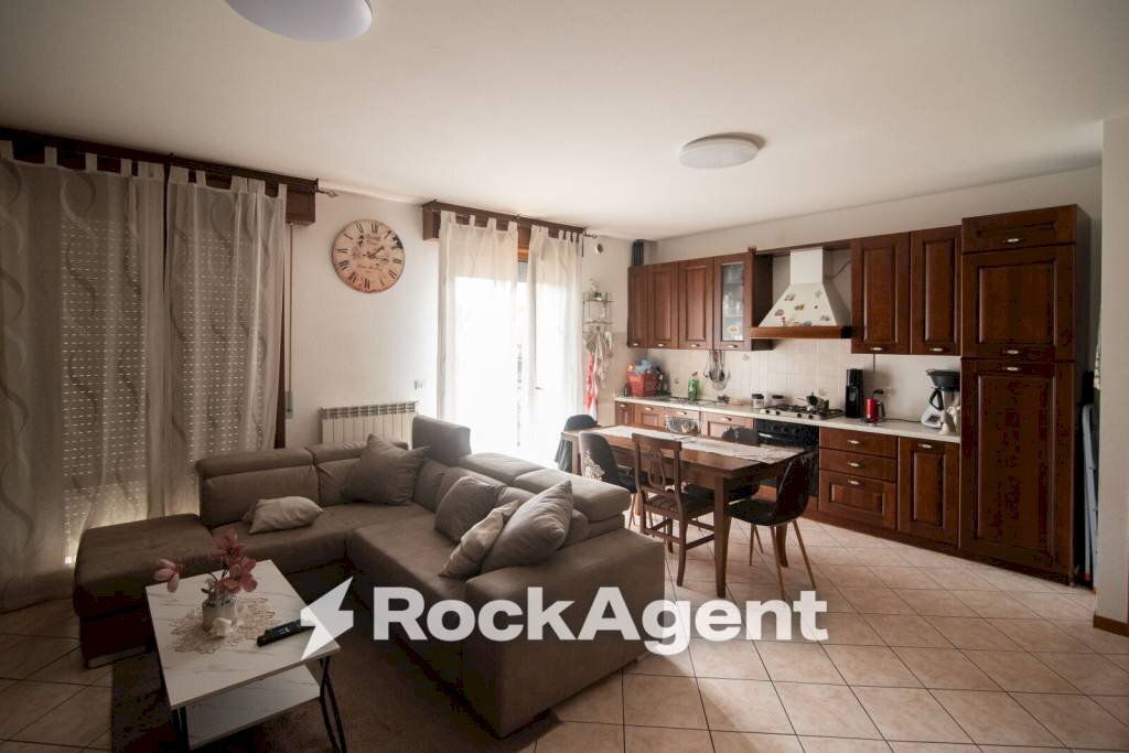 Salone - Appartamento Montecalvo in Foglia - foto 1