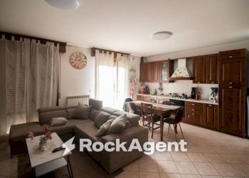 Salone - Appartamento Montecalvo in Foglia - foto 1
