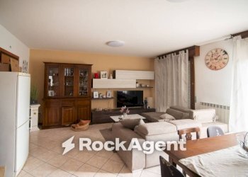 Salone - Appartamento Montecalvo in Foglia - foto 4