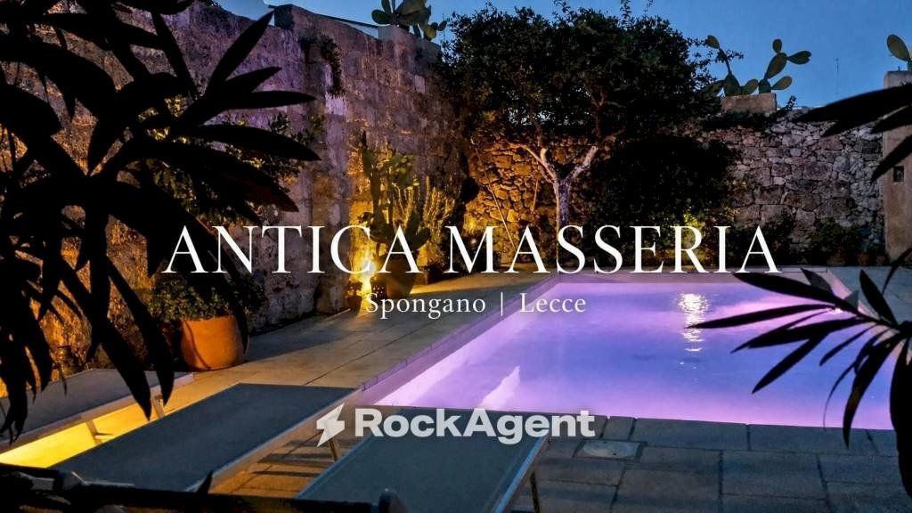 Piscina - Hotel via Congregazione, 23, Spongano - foto 1