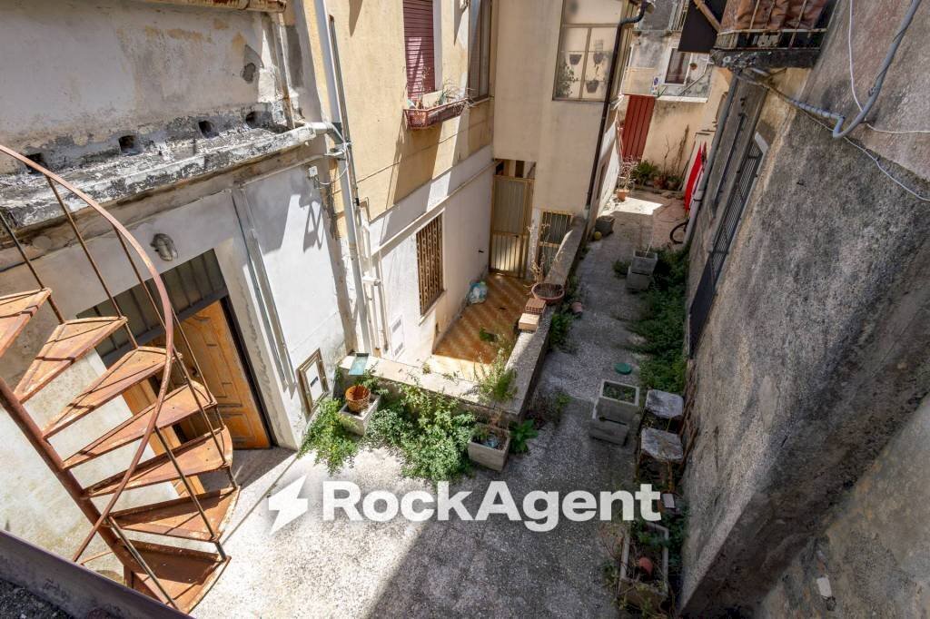 Cortile interno - Trilocale Discesa Pianicello, Catanzaro - foto 2