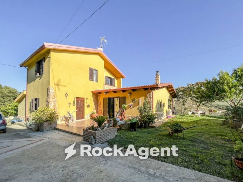 Facciata - Villa contrada Donnantona, 19, Borgia - photo 3