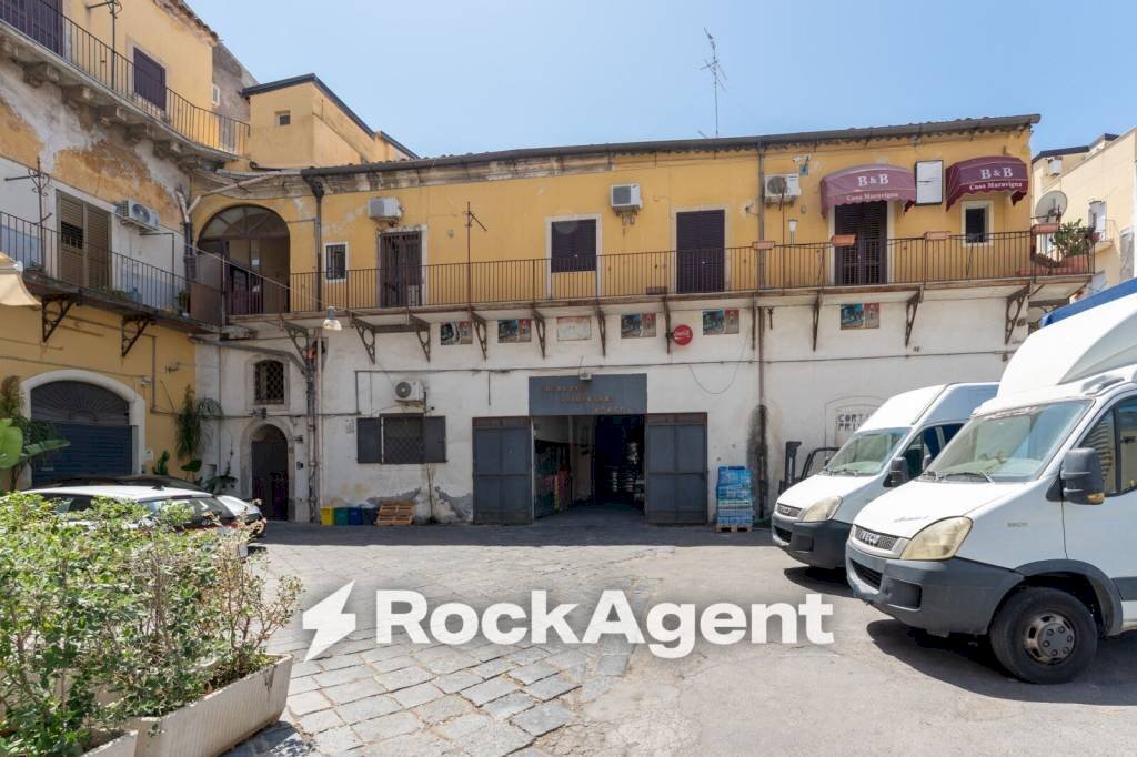 Facciata - Warehouse piazza Maravigna, 9, Catania - photo 1