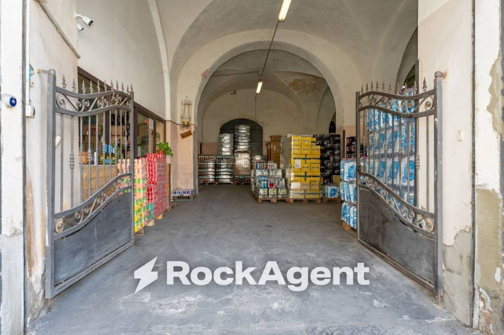 Interno palazzo - Magazzino piazza Maravigna, 9, Catania - foto 3