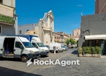 Zona - Magazzino piazza Maravigna, 9, Catania - foto 2