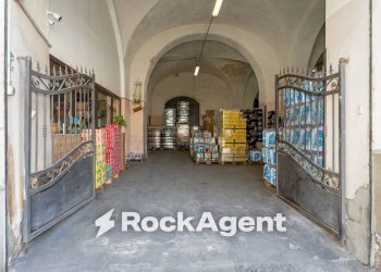 Interno palazzo - Magazzino piazza Maravigna, 9, Catania - foto 3