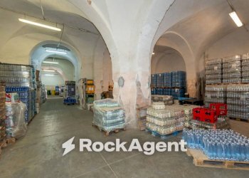 Interno non residenziale - Magazzino piazza Maravigna, 9, Catania - foto 18