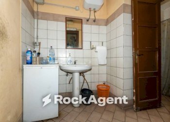 Bagno - Magazzino piazza Maravigna, 9, Catania - foto 25