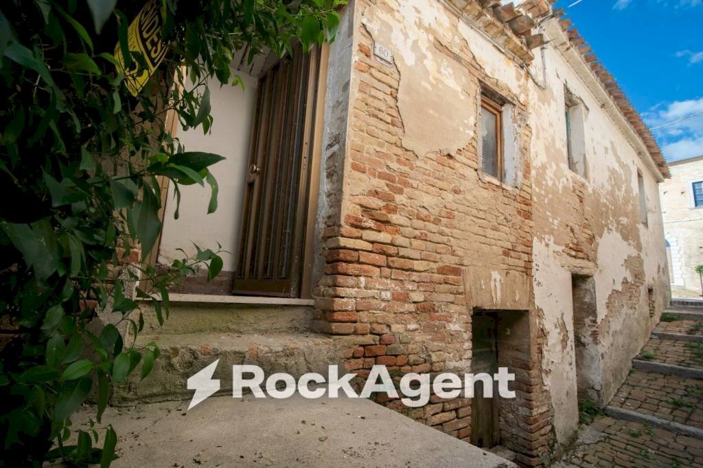 Facciata - Appartamento via Montebello, 24, Terre Roveresche - foto 3