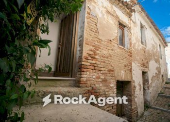 Facciata - Appartamento via Montebello, 24, Terre Roveresche - foto 3