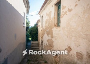 Cortile interno - Appartamento via Montebello, 24, Terre Roveresche - foto 7