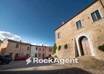 Facciata - Appartamento via Montebello, 24, Terre Roveresche - foto 8