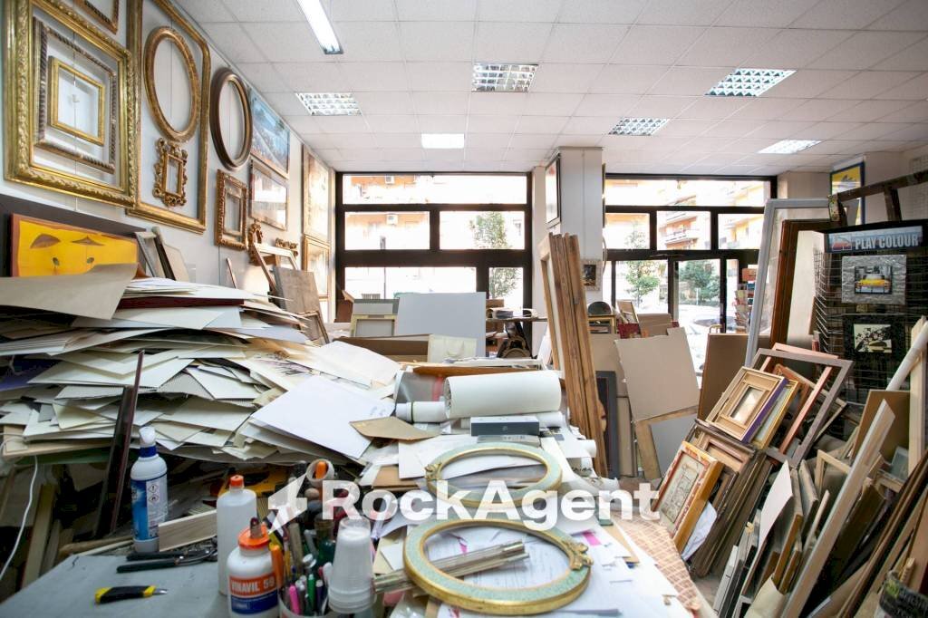 Interno non residenziale - Negozio via Val d'Ossola, 33, Roma - foto 2