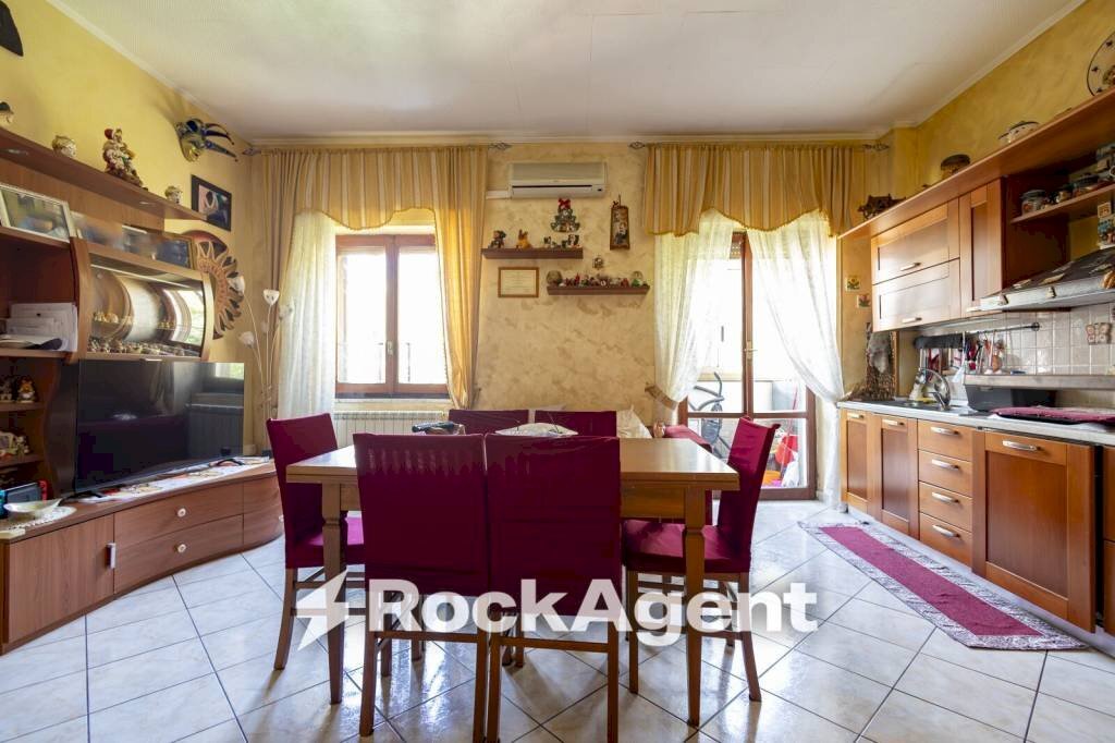 Salone - Three-room apartment via Antonio Masciari, 7, Catanzaro - photo 3
