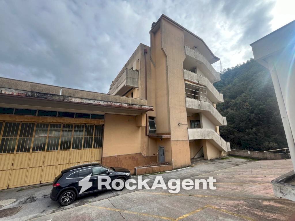 Facciata - Stabile - Palazzo via Emilio Vecchia, Varazze - foto 1