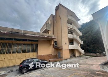 Facciata - Stabile - Palazzo via Emilio Vecchia, Varazze - foto 1