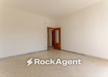 Camera da letto - Three-room apartment via Caprera, 14, Bitonto - photo 9
