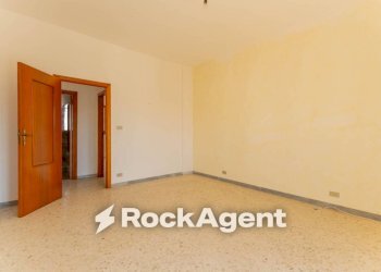 Camera da letto - Three-room apartment via Caprera, 14, Bitonto - photo 12